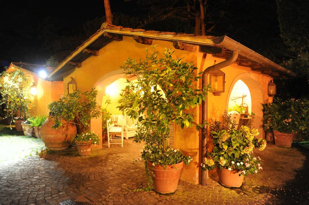 Hotel La Locanda Dei Ciocca Grottaferrata Exterior photo